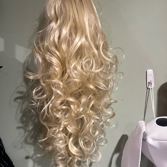 Elegant Blonde Curly Hair Extension - Picture 9 of 9